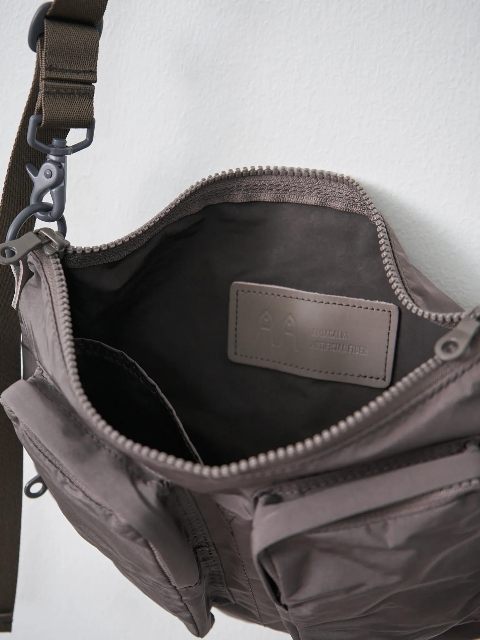 Split Yarn Bodybag Small - Gray